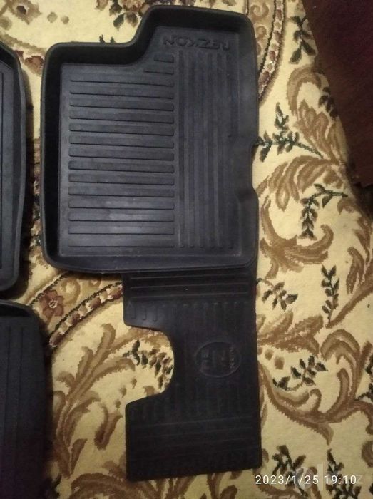 Продаю   Lada xray автомобильные полики.