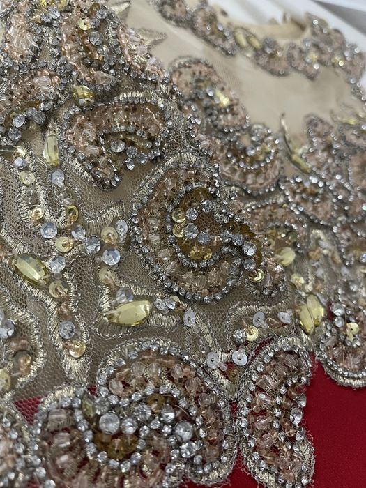 Шикарное вечернее платье для невысоких девушек