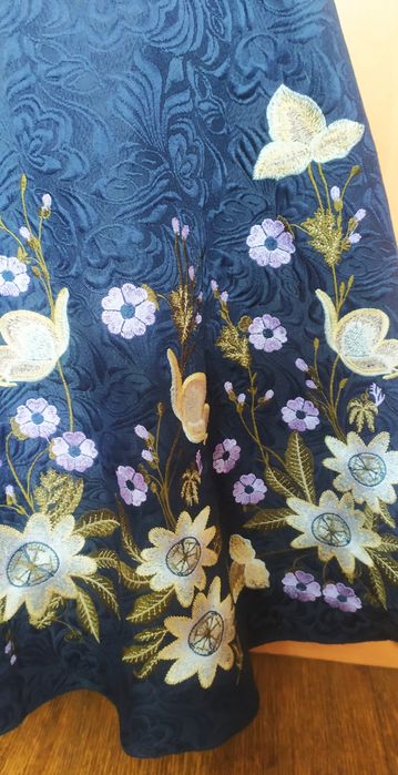 Нарядное платье с вышивкой