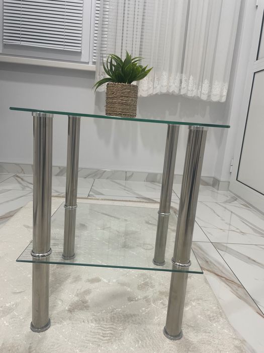 Декоративна  стъклена масичка