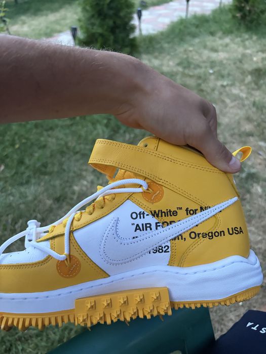 Air Force 1 Mid "Off-White - Varsity Maize"