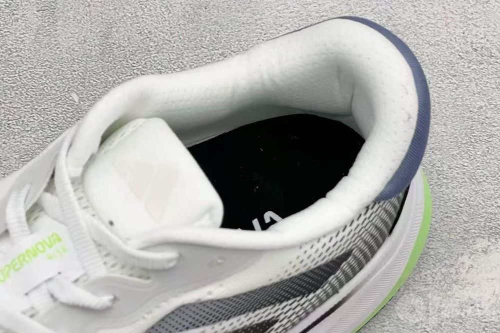 Кроссовки Adidas