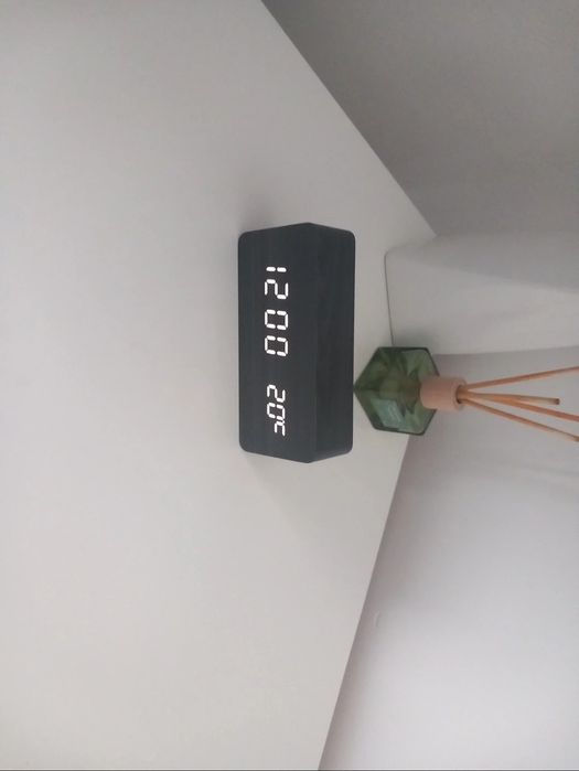 Ceas digital cu alarmă