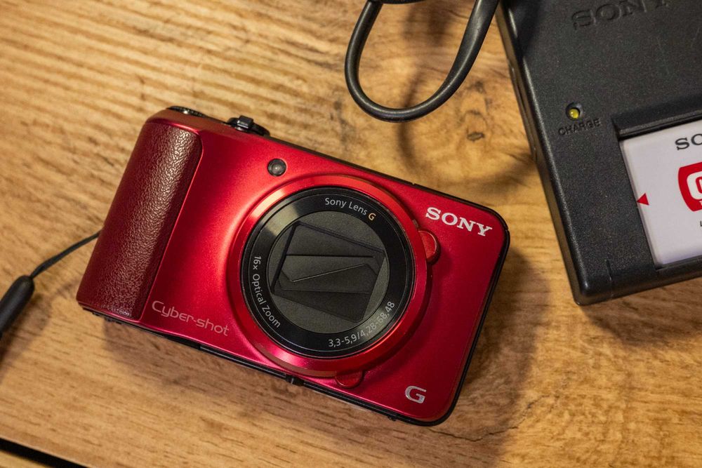 Camera Foto Digitala Sony DSC-HX10V 128 GB (+2 baterii) si trepied