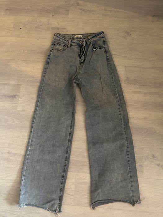 Джинсы разные