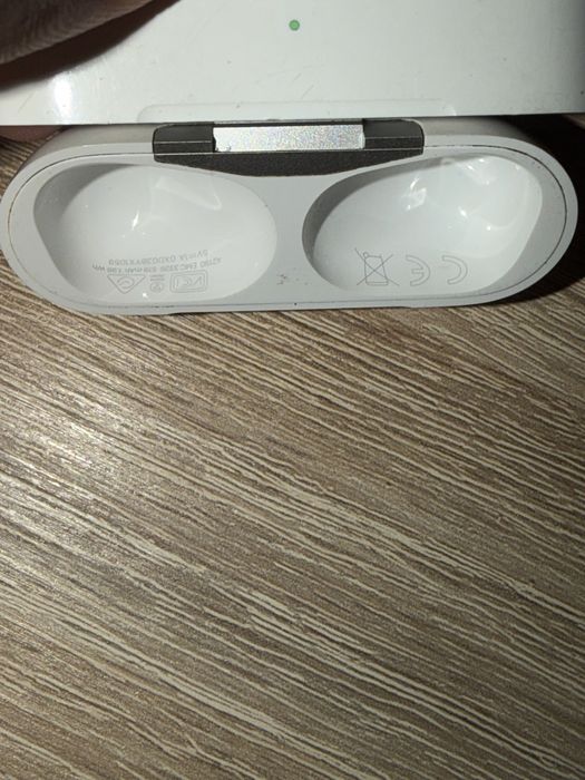 Ofer spre vanzare Airpods Pro gen 1