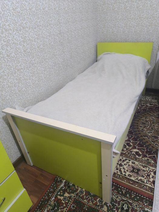 Шкаф,2 та кровать