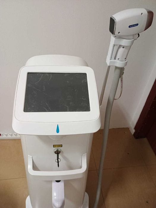 Лазерно Подмладяване и Диодна Лазерна Епилация Професионален Апарат