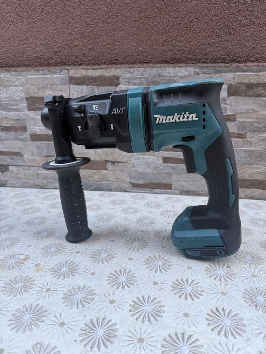 Акумулаторен перфоратор MAKITA DHR182
