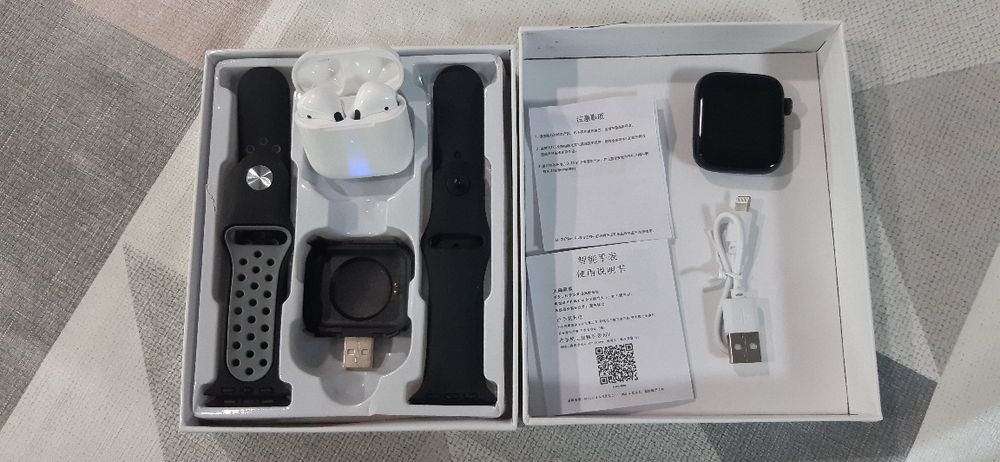 Смарт часовник със безжични слушалки