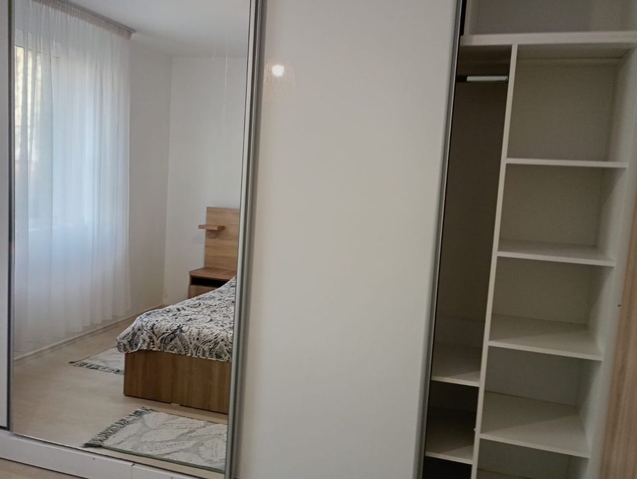 Apartament 3 cam de închiriat