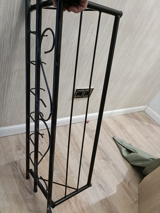 Вешалка настенная с полоской