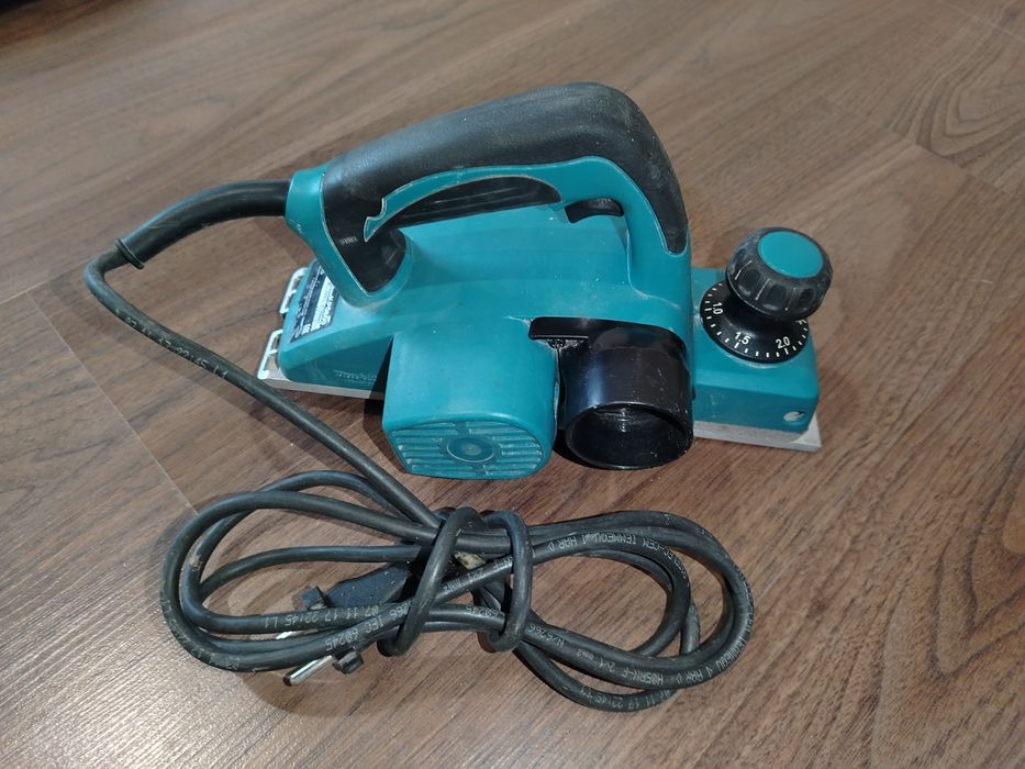 Рубанок электрический Makita 82 mm KP 0800