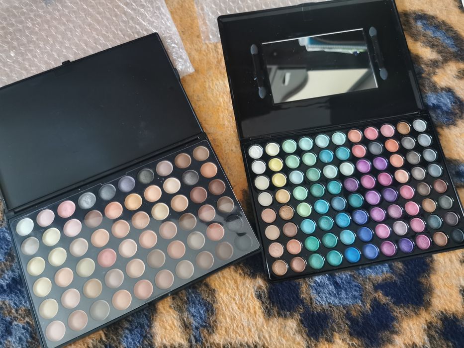 Vând palete make-up și Ghete damă
