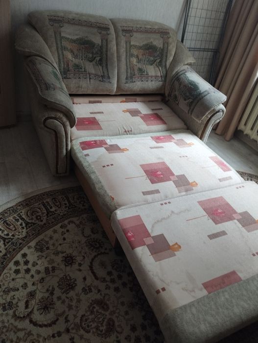 Диван небольшой, раскладывающийся