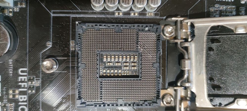 Vând placa baza Asus lga 1150 DEFECTĂ (PINI)