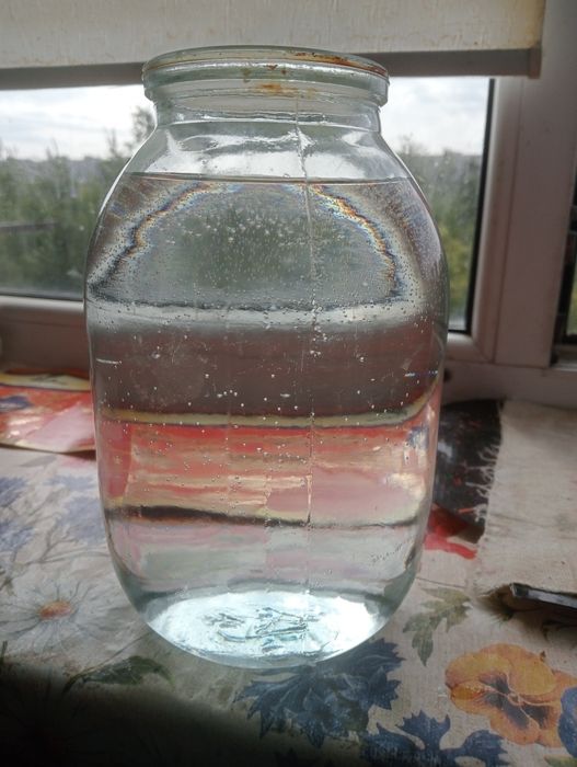 Продам банки  2-литровыеи 3