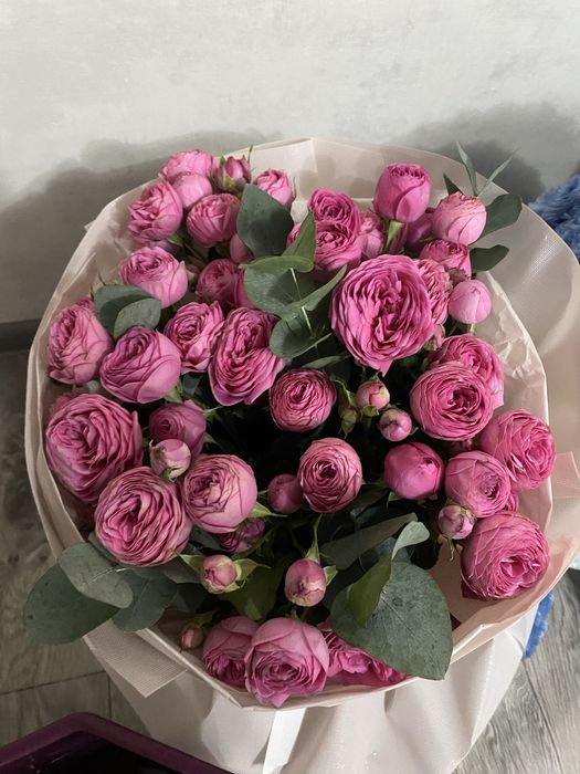 Свежие цветы, кустовые розы