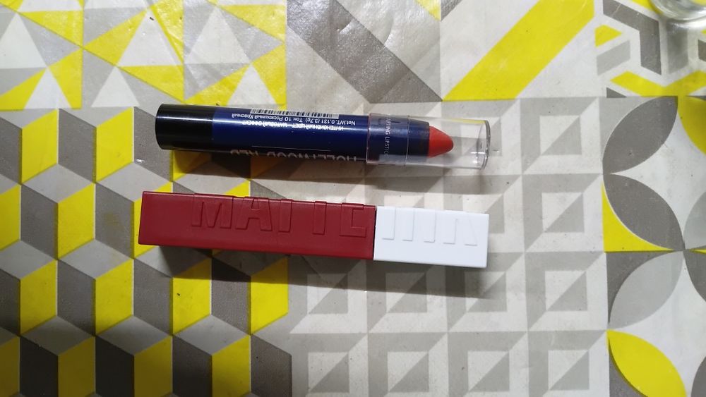 Продам помады матовые