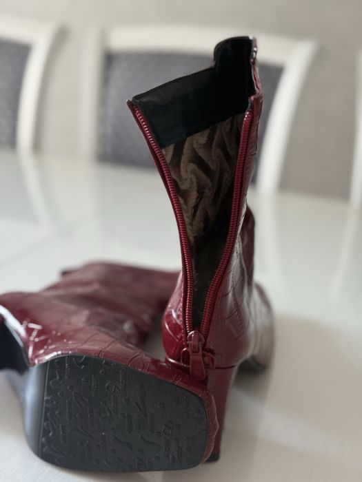 Сапожки женские