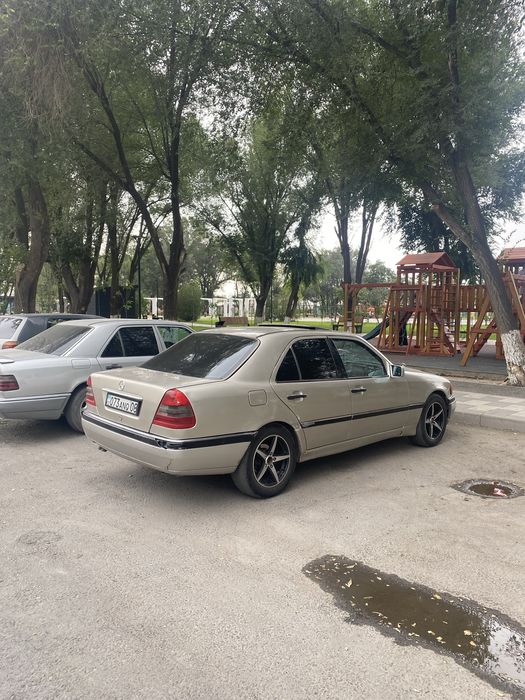 Mercedes-Benz C220