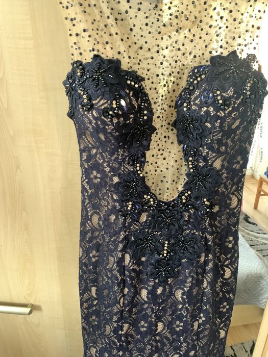 Официална рокля тъмно синьо с бежаво на турски дизайнер, красота