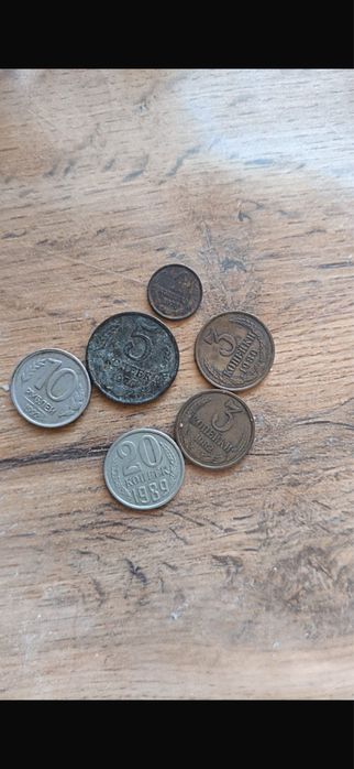 Продам старые деньги,наклейки турбо,значки