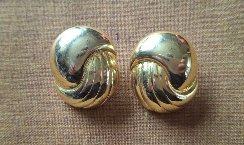 Винтидж бижута: колиета, брошка, обеци.