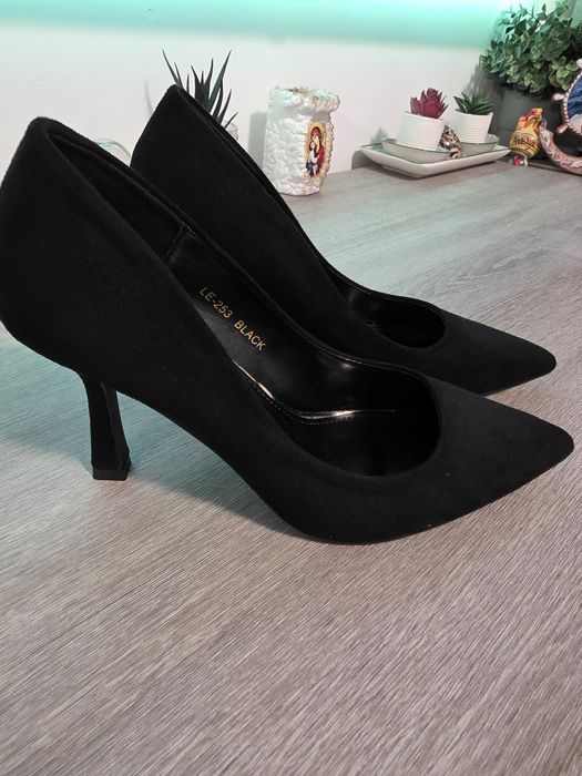 Pantofi de damă, de culoare neagră, noi