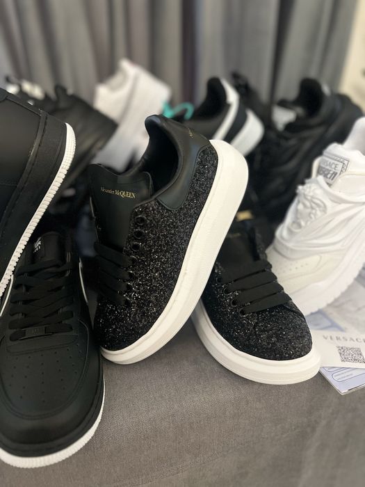 adidasi 1 la 1 nu trimit pe curier cine vrea  locuiesc in craiova