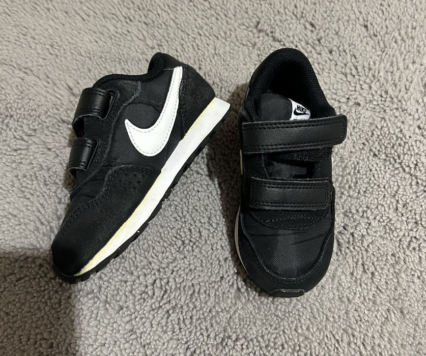 Adidasi Nike nr 23,5