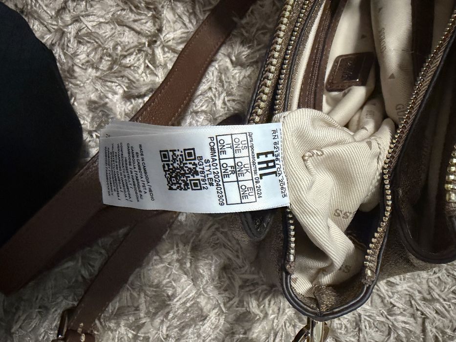 Оригинална чанта Guess