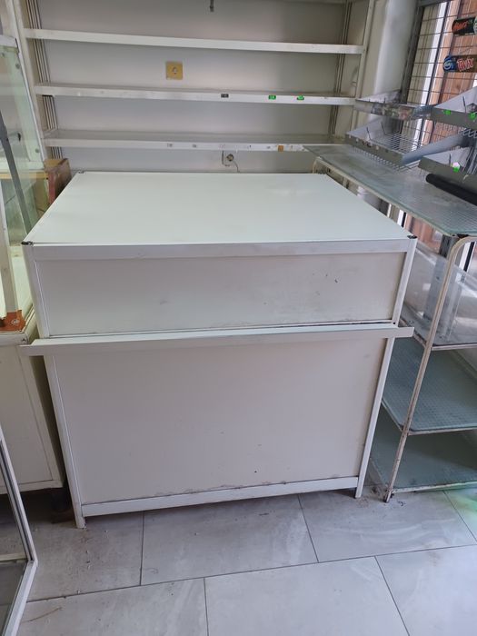 Продавам шкаф- каса