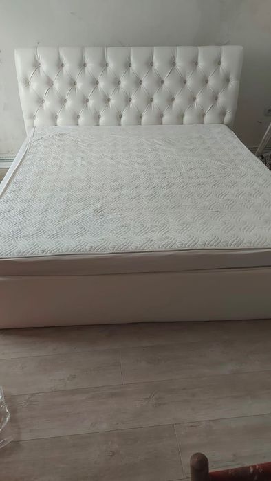 Кровать с матрасом двуспальная