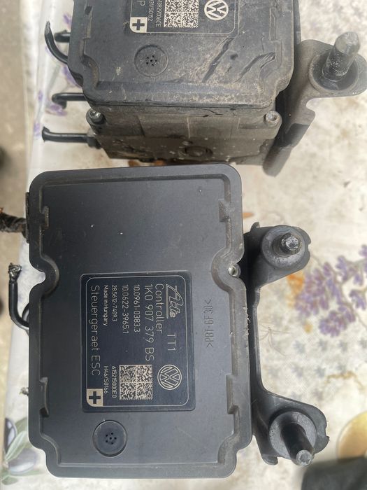 Vând pompe abs 1K0907379BL și 1K0907379BS
