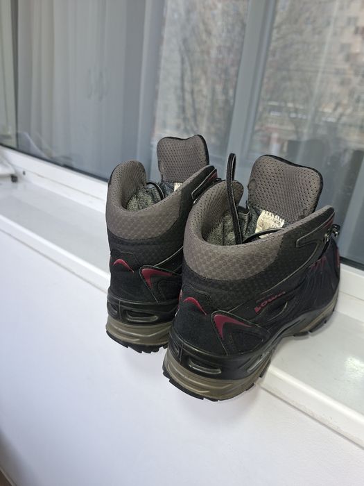 Vând ghete Lowa originale nr 41,5 cu Gore-tex
