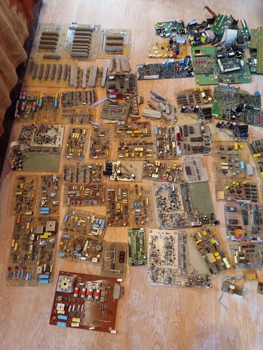 Стара ретро електроника за части или за рециклиране