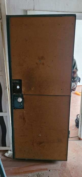 Железная дверь входная