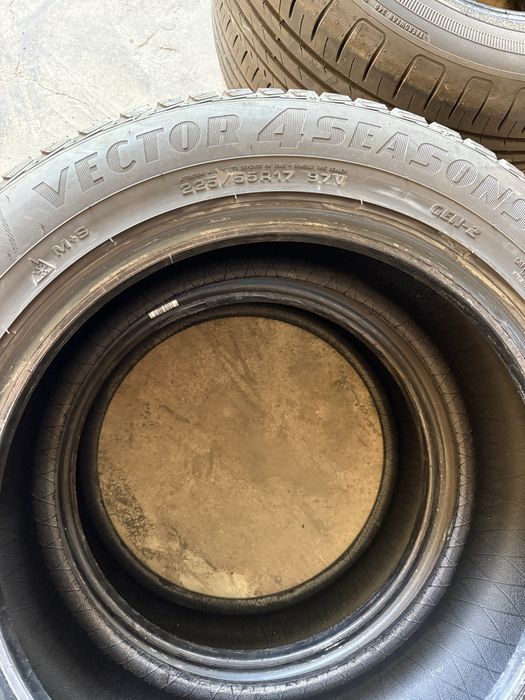 Vand 2 cauciucuri 225/55/17 iarna
