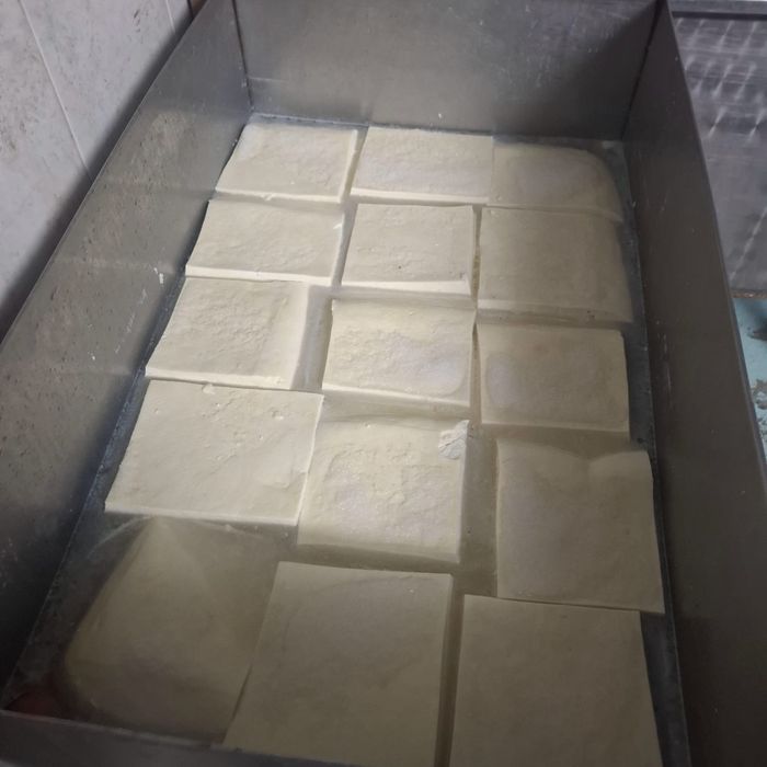 Telemea de oaie 100% și urdă  proaspătă și invechită