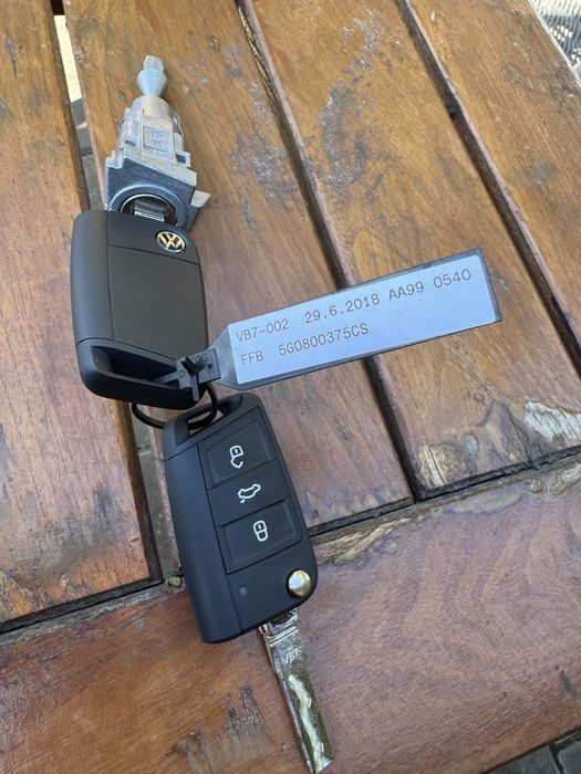 Set inchidere chei butuc passat b8 golf Vw 5G0 800 375 CS