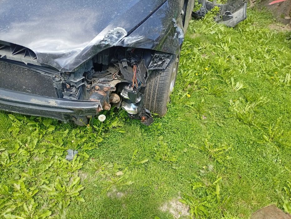 Vând Seat Altea 1.9 tdi avariat pentru dezmembrare