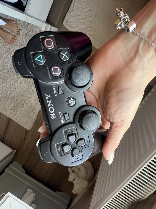 PlayStation 3 Super Slim + controller original Sony + cabluri
