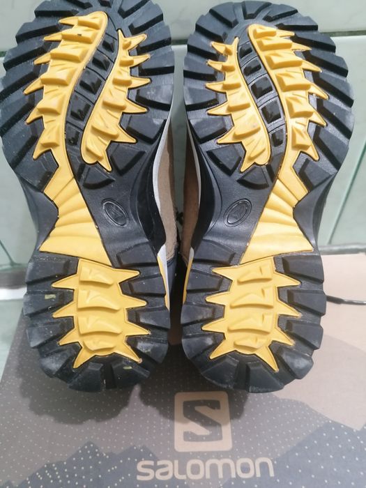 Bocanci pentru drumeții alpine