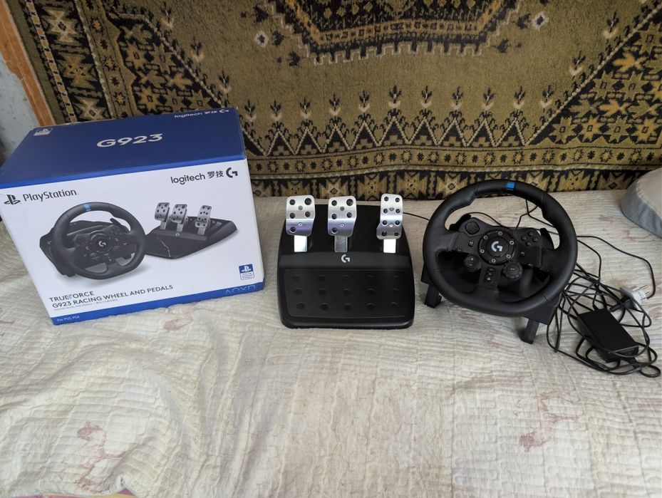 Игровой руль Logitech G923 Trueforce + педали (с коробкой)