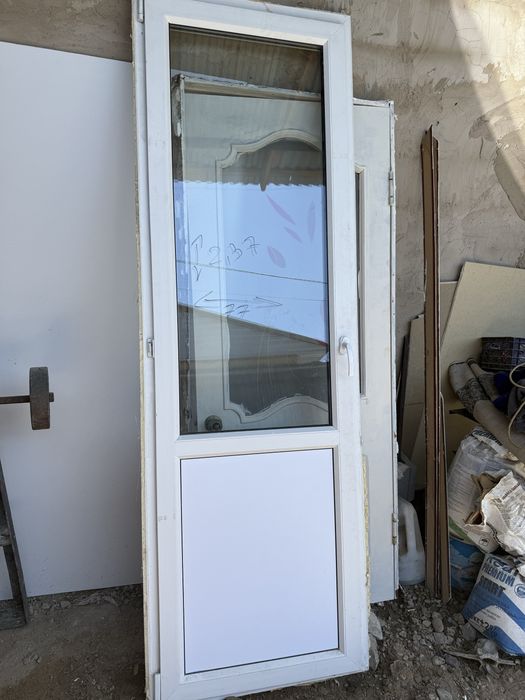 Продам межкомнатные двери и пластиковые
