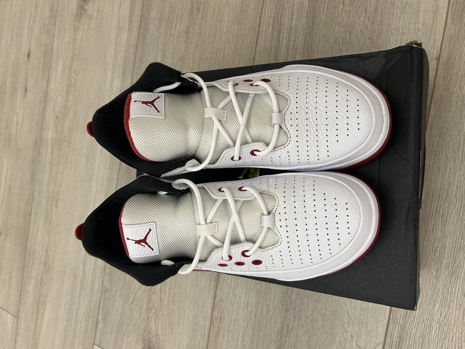 Продам Nike Jordan Max Aura 5 (white) размер 42,5.