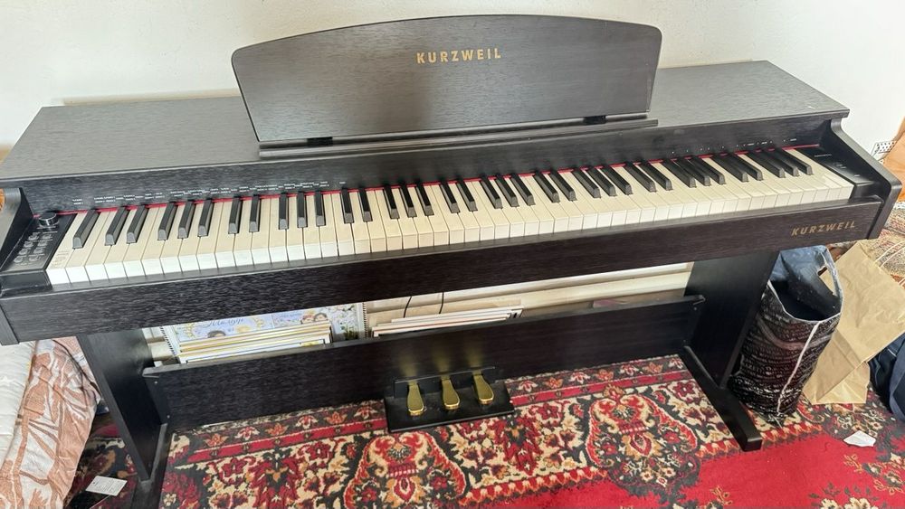 Продается пианино