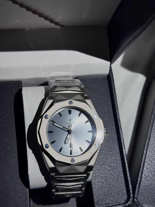 Новые часы HUBLOT