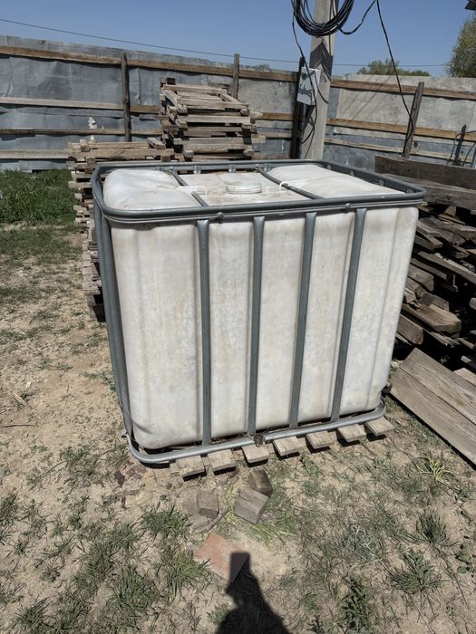 Продам Бочка 1 тон